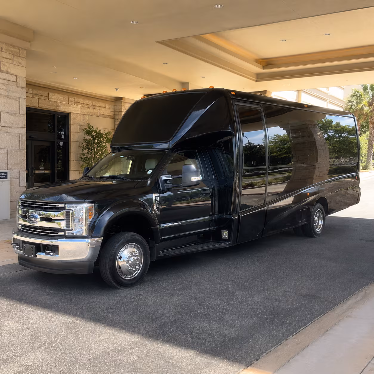 Hollywood Homecoming & Prom Party Bus Rentals