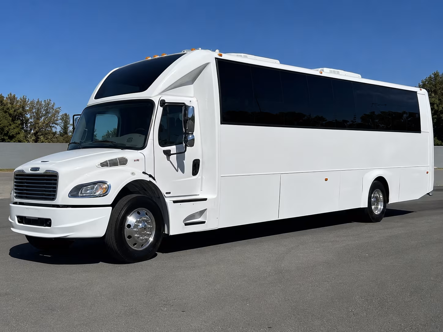 Pembroke Pines Birthday, Sweet 16, & Quinceañera Transportation party bus exterior