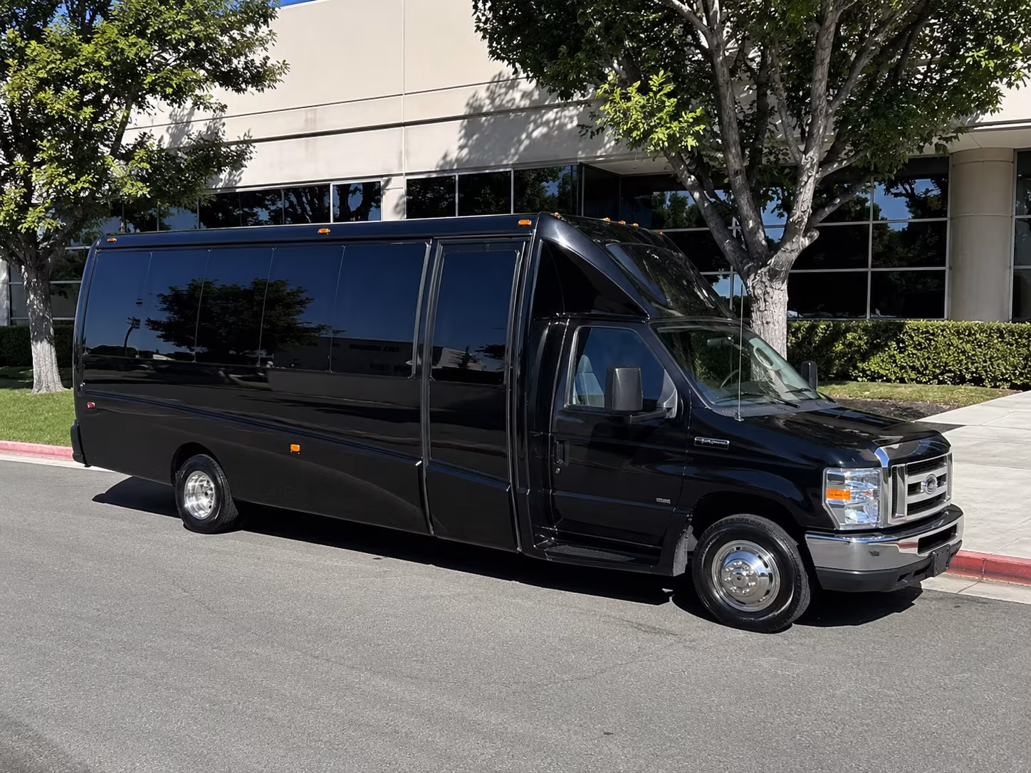 Pembroke Pines Winery Tour & Pub Crawl Transportation party bus exterior